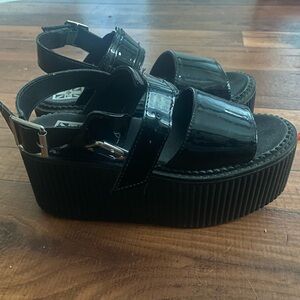 Tuk Platform Sandals
